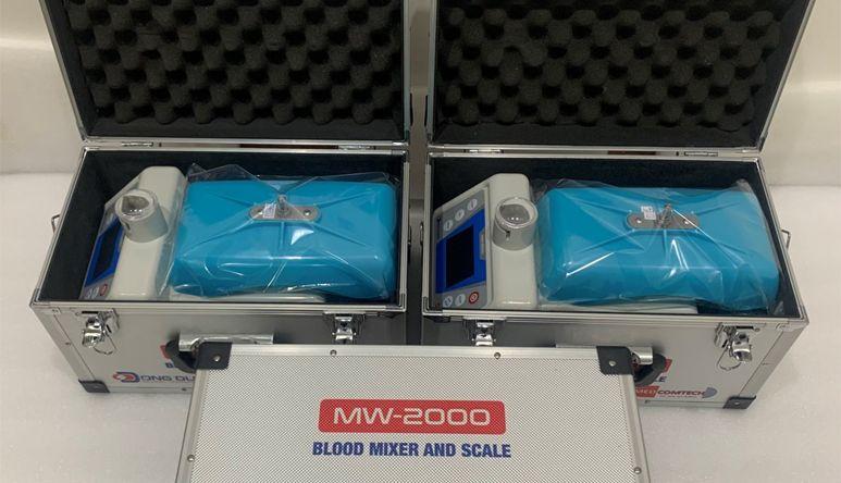 Medcomtech xuất khẩu lô hàng máy lắc máu và cân tự động đầu tiên sang Dubai, UAE